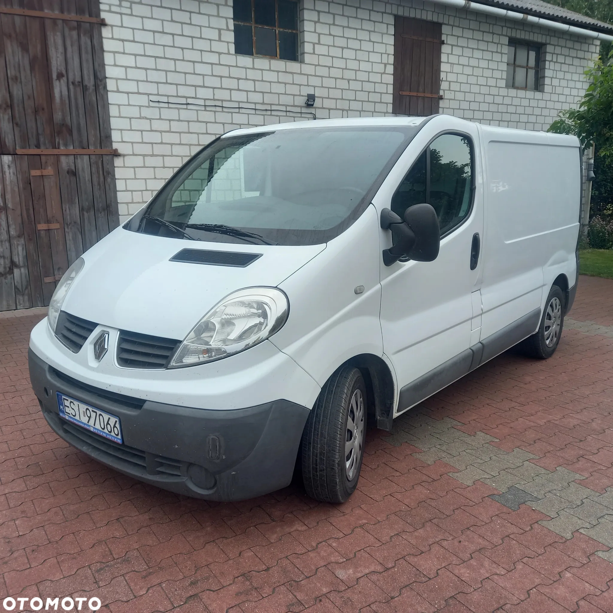 Renault TRAFIC - 2