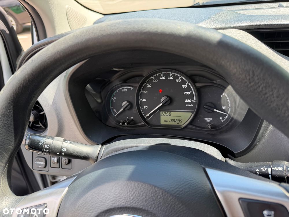 Toyota Yaris Hybrid 100 Active EU6 - 11
