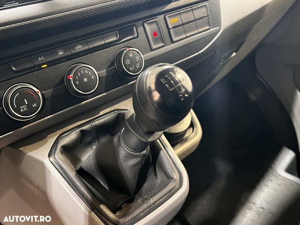 Volkswagen Transporter - 19