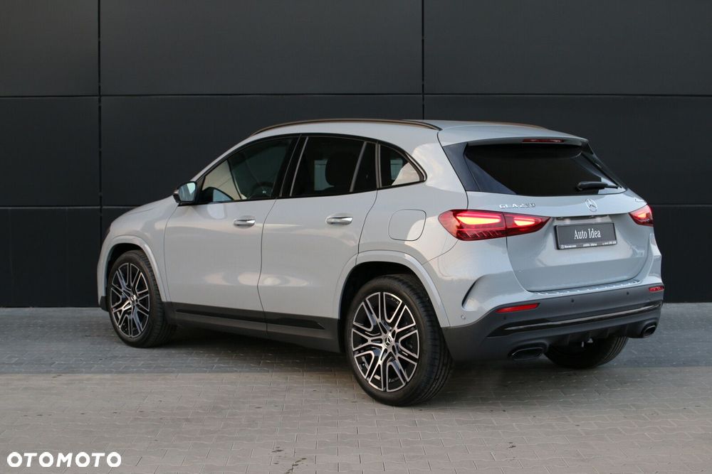 Mercedes-Benz GLA - 8
