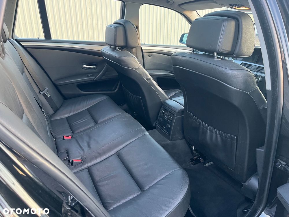 BMW Seria 5 525d - 11