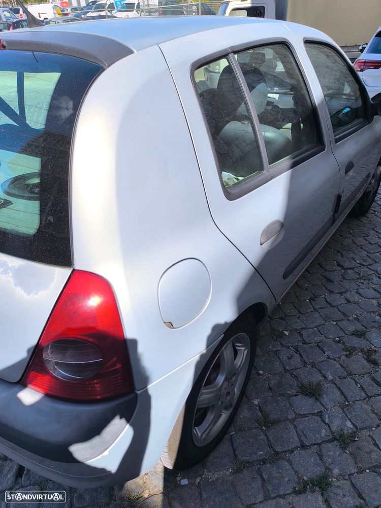 Renault Clio 1.2 16V S - 6