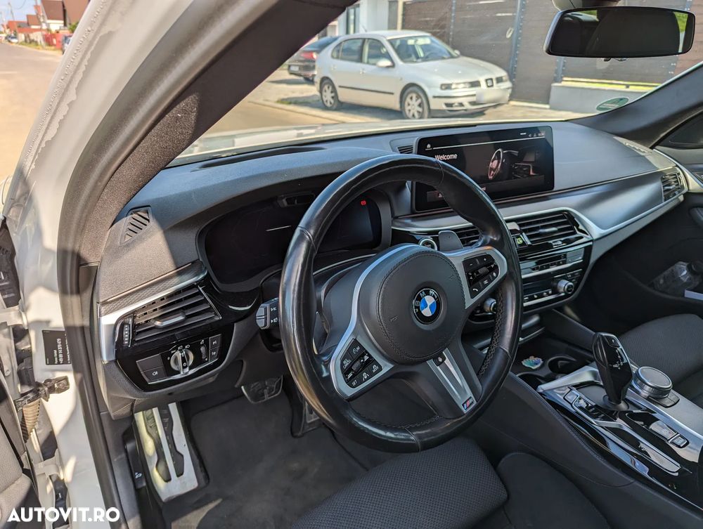 BMW Seria 5 530d xDrive AT MHEV - 11