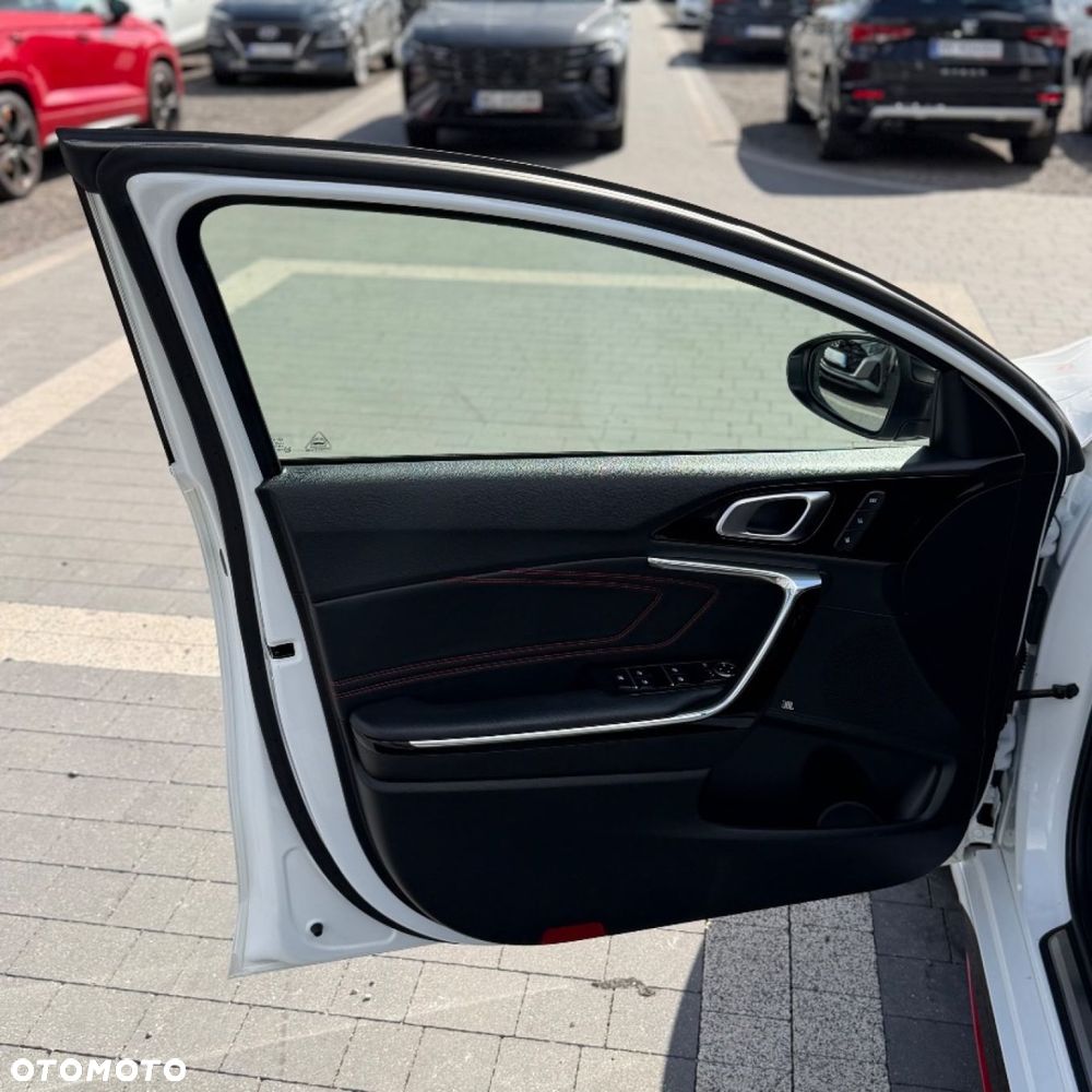 Kia ProCeed 1.6 T-GDI GT DCT - 16