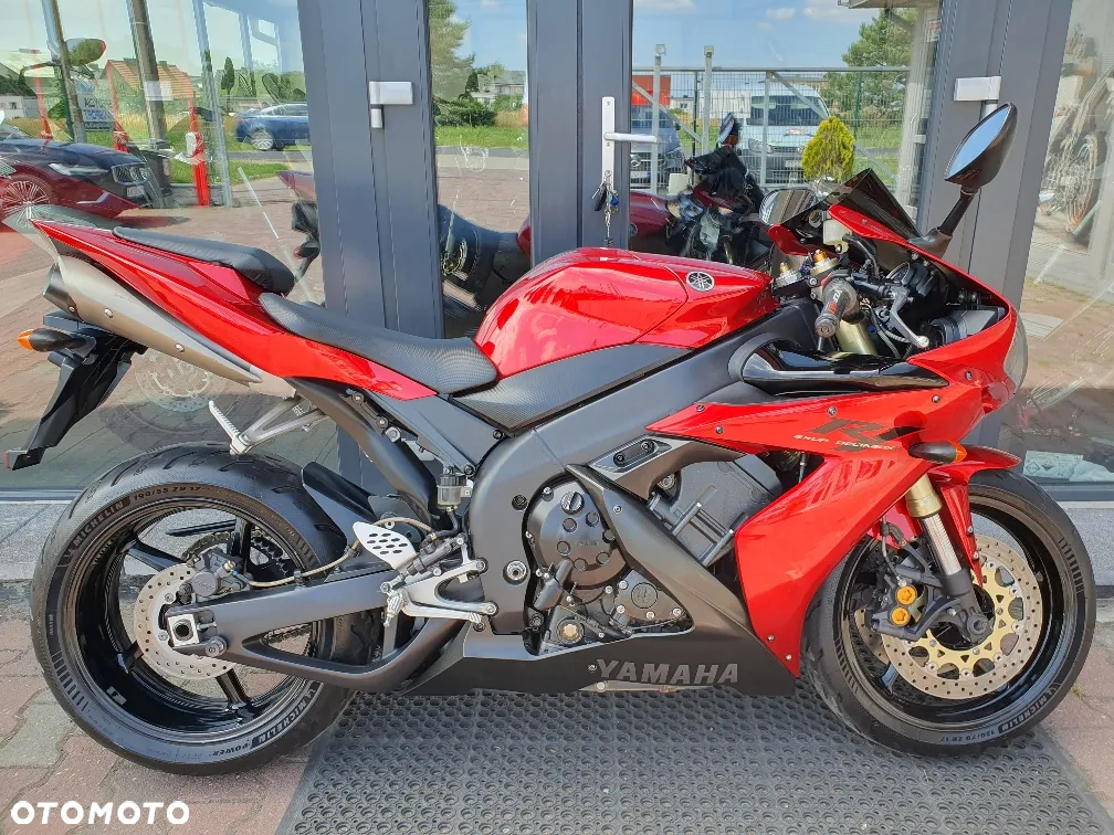 Yamaha R1 - 18