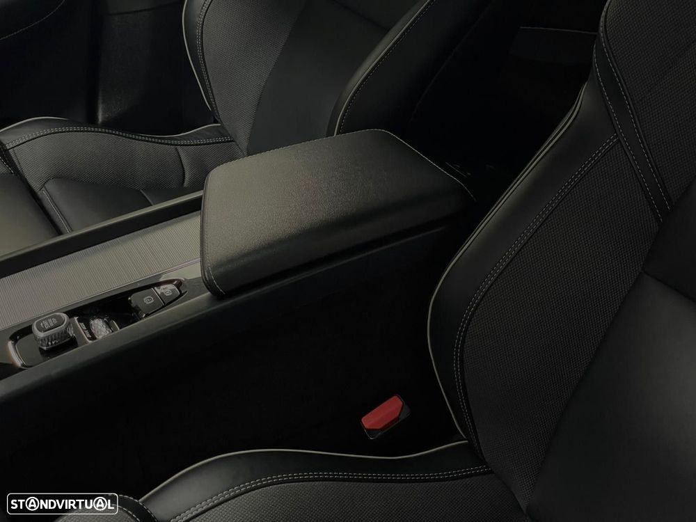 Volvo XC 60 T8 Twin Engine AWD Geartronic RDesign - 32