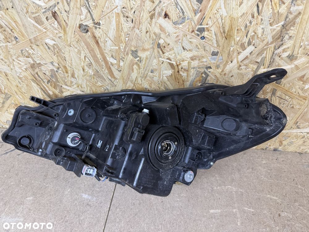 LAMPA PRZÓD PRAWA SOCZEWKA LED H7 LED TOYOTA YARIS III LIFT - 2