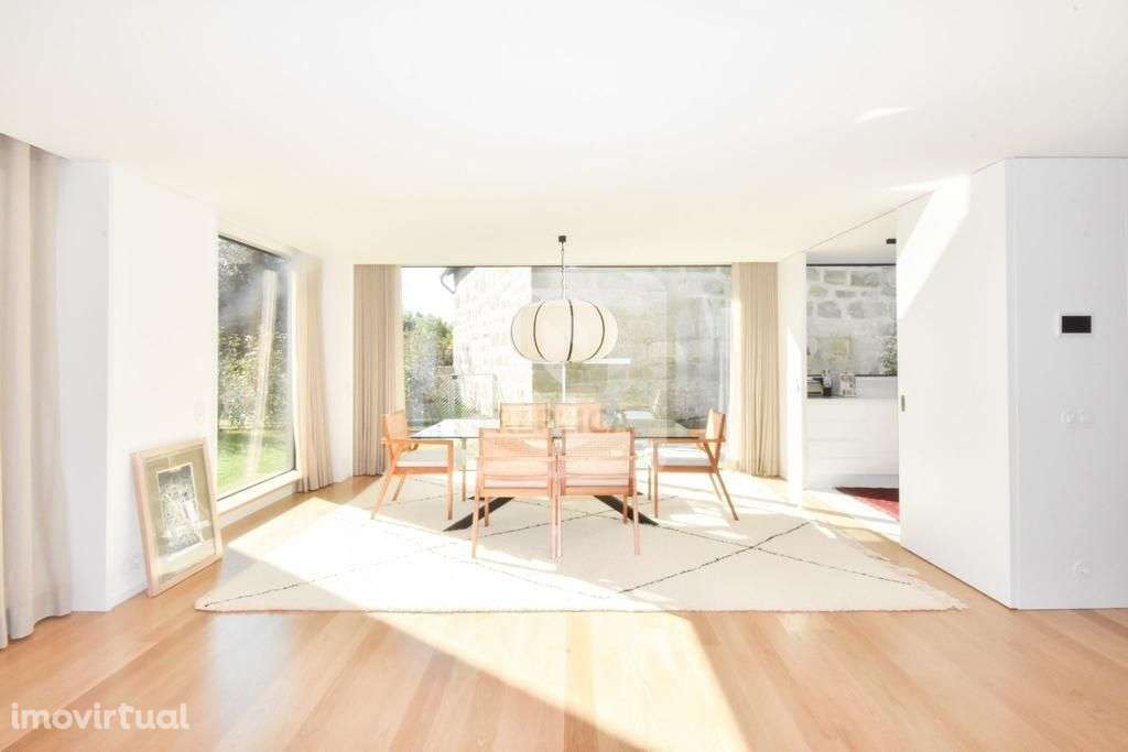 Moradia T4 em Condomínio Fechado com Piscina e Jardim - Grande imagem: 2/40