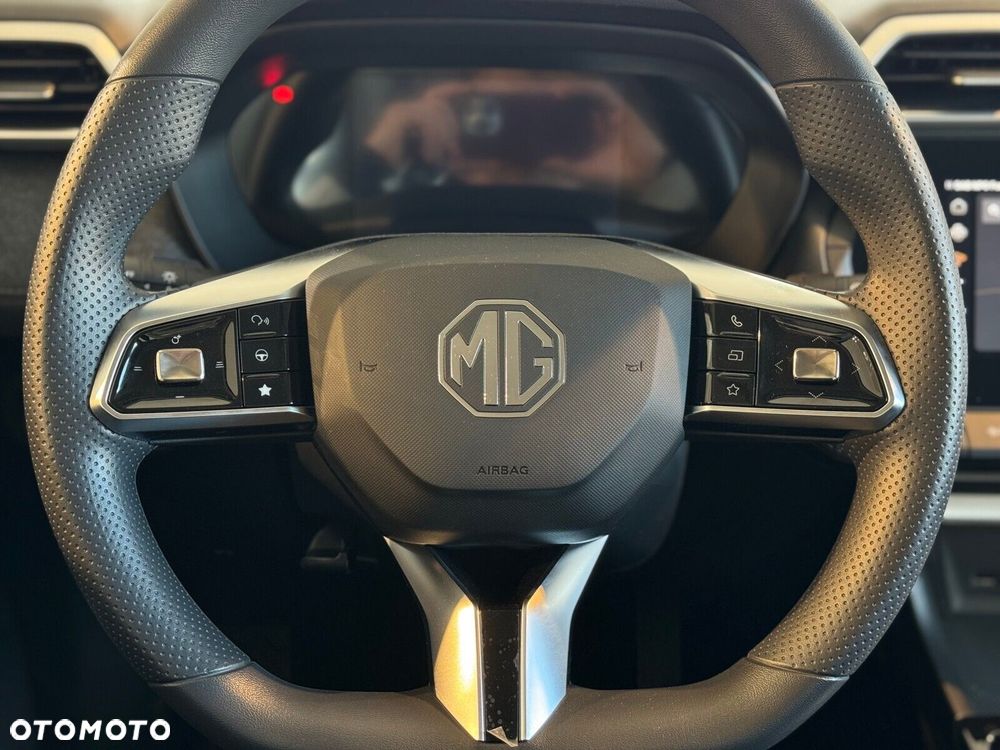 MG ZS Hybrid+ - 12