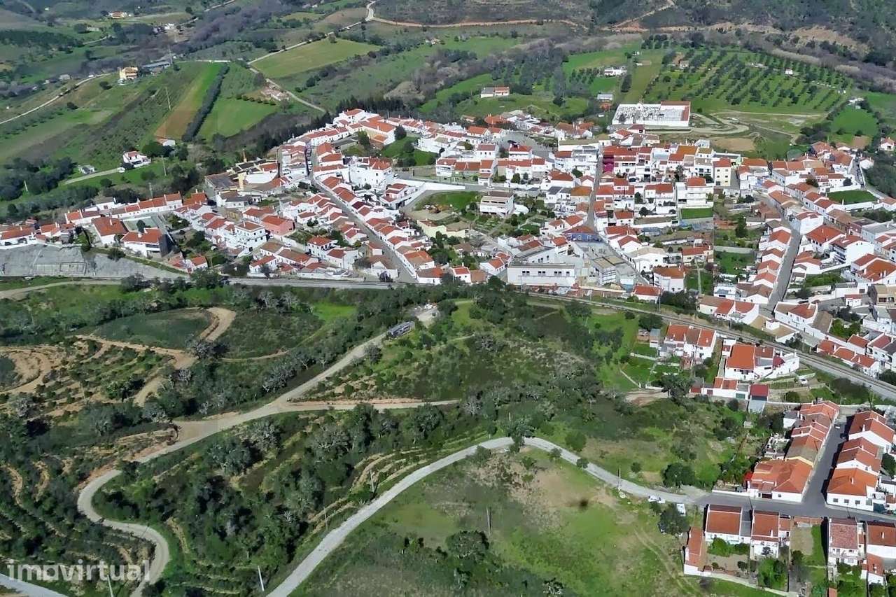 S. Marcos da Serra: Prédio misto com 10 Hectares - Ruína e anexos, con - Grande imagem: 3/46