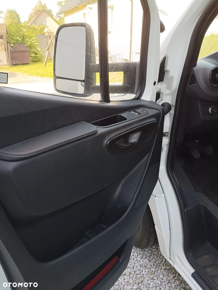 Mercedes-Benz Sprinter - 13