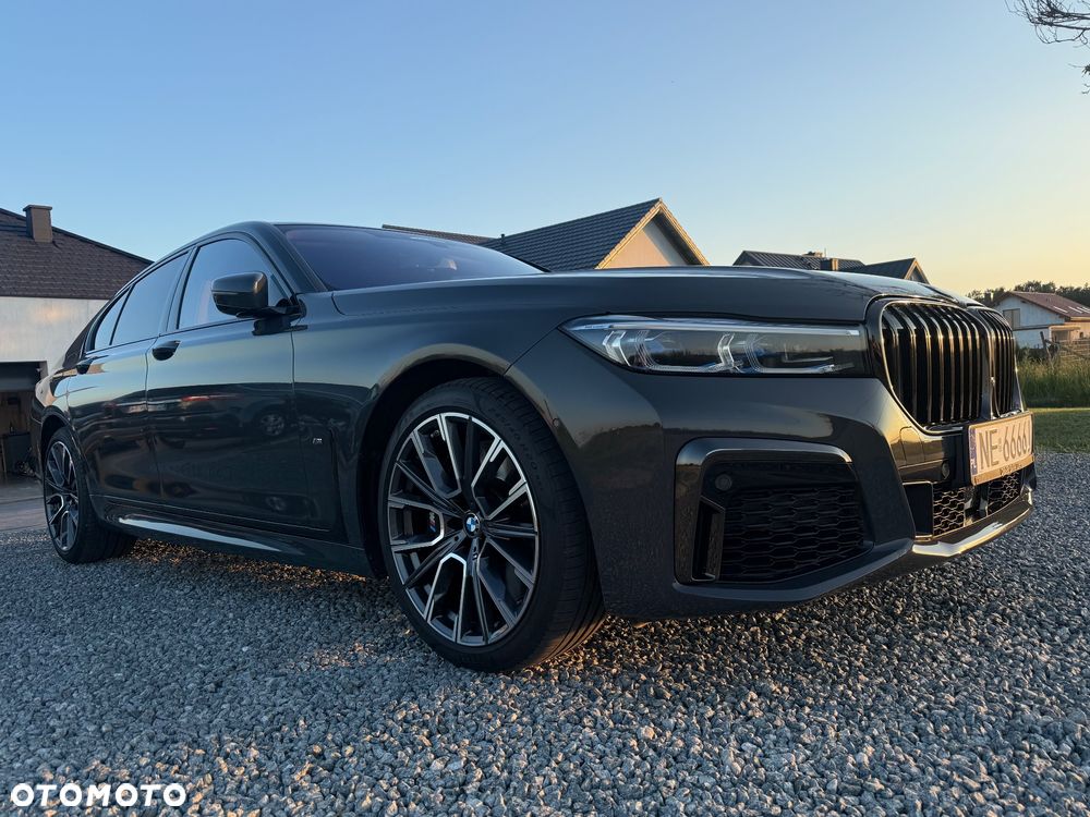 BMW Seria 7 750i xDrive sport - 39
