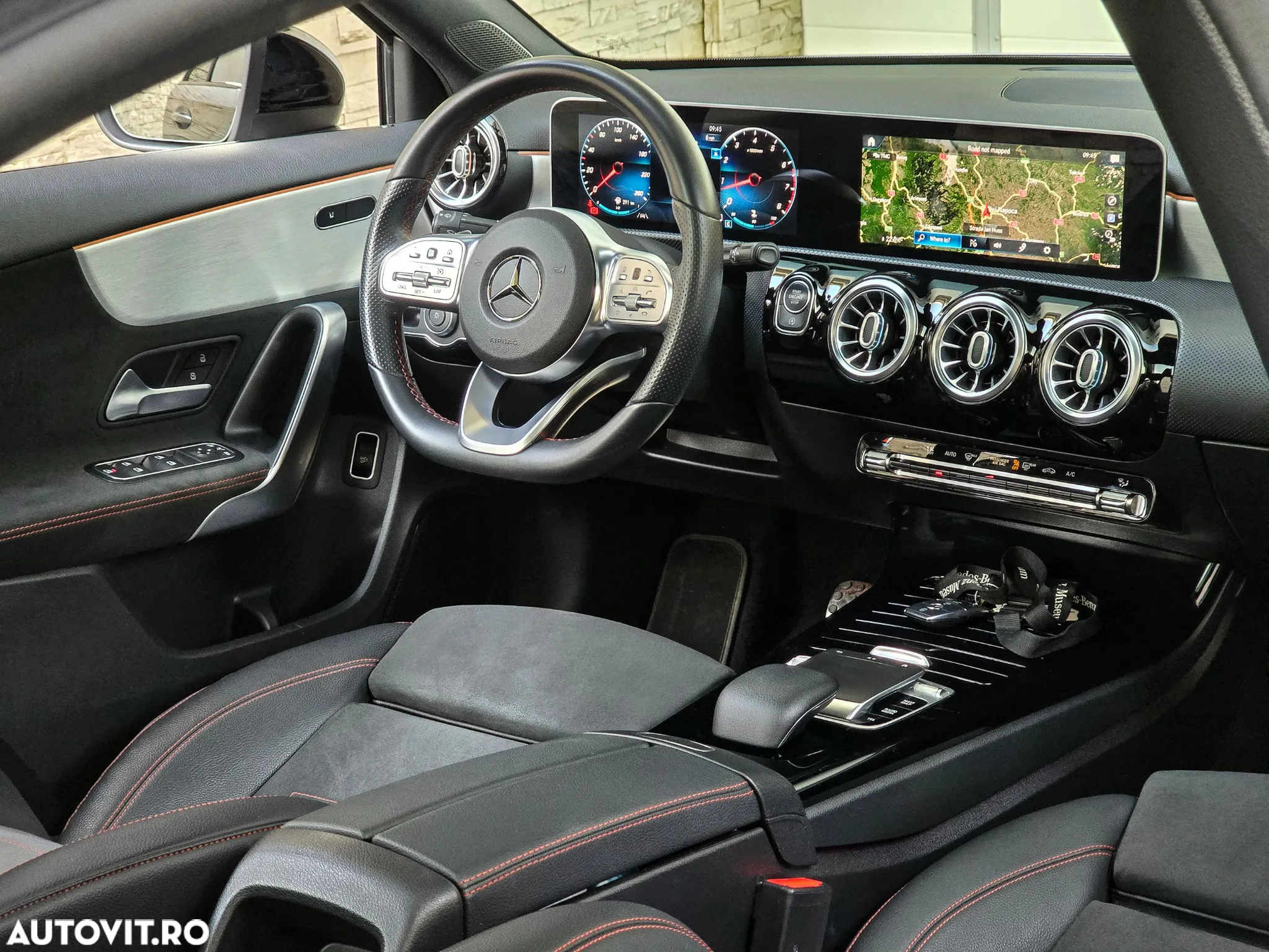 Mercedes-Benz A 250 4Matic 7G-DCT AMG Line - 2