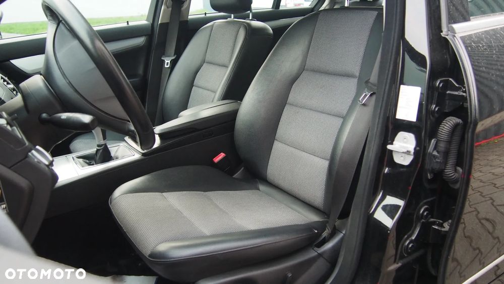 Mercedes-Benz Klasa C 180 Kompressor BlueEFFICIENCY Elegance - 7