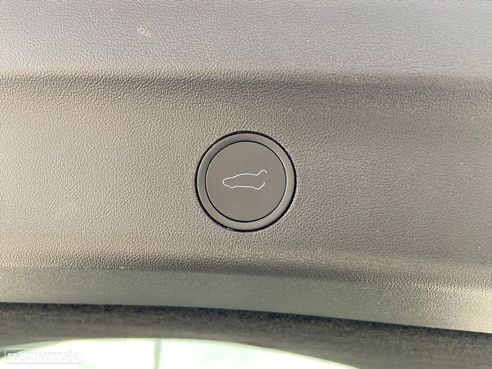 Tesla Model Y Long Range Dual Motor AWD - 10