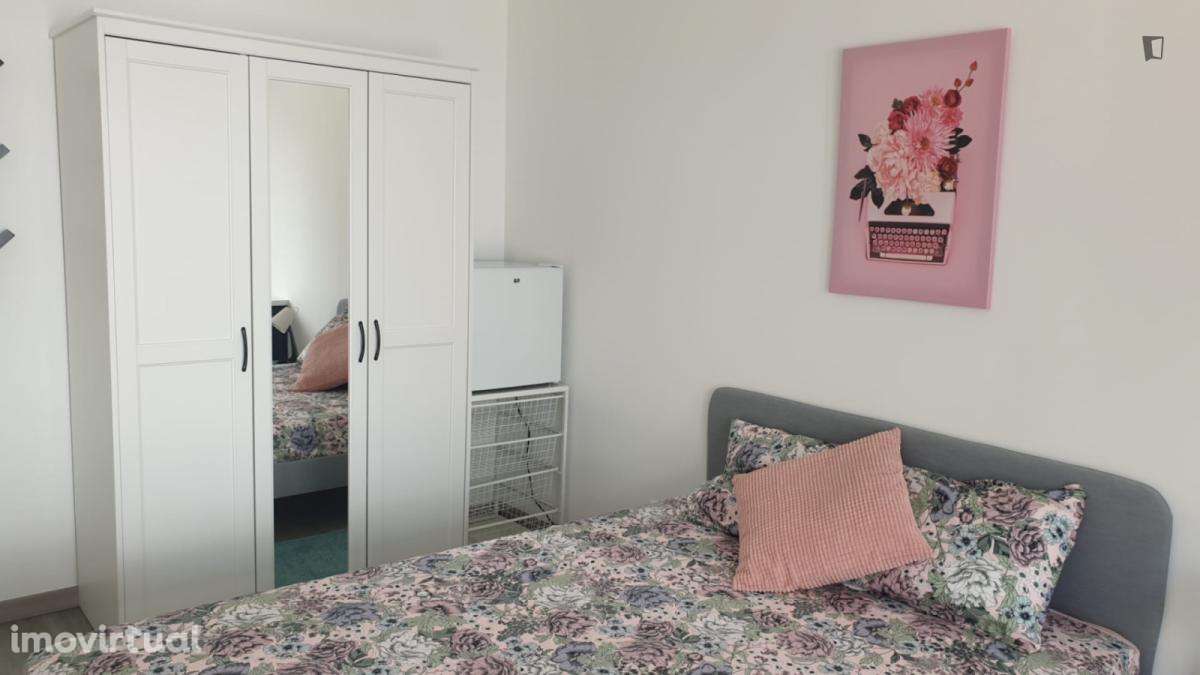 Quarto - localizado em Oeiras Lisbon - Grande imagem: 2/7