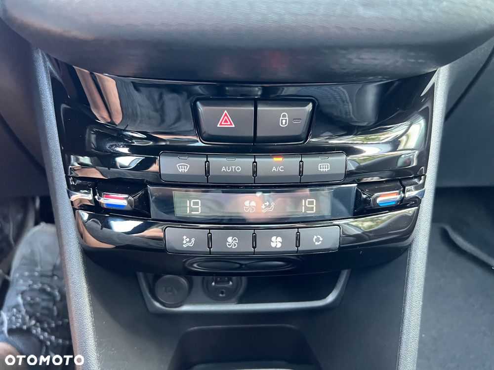 Peugeot 2008 BlueHDi 100 STOP & START Allure - 23