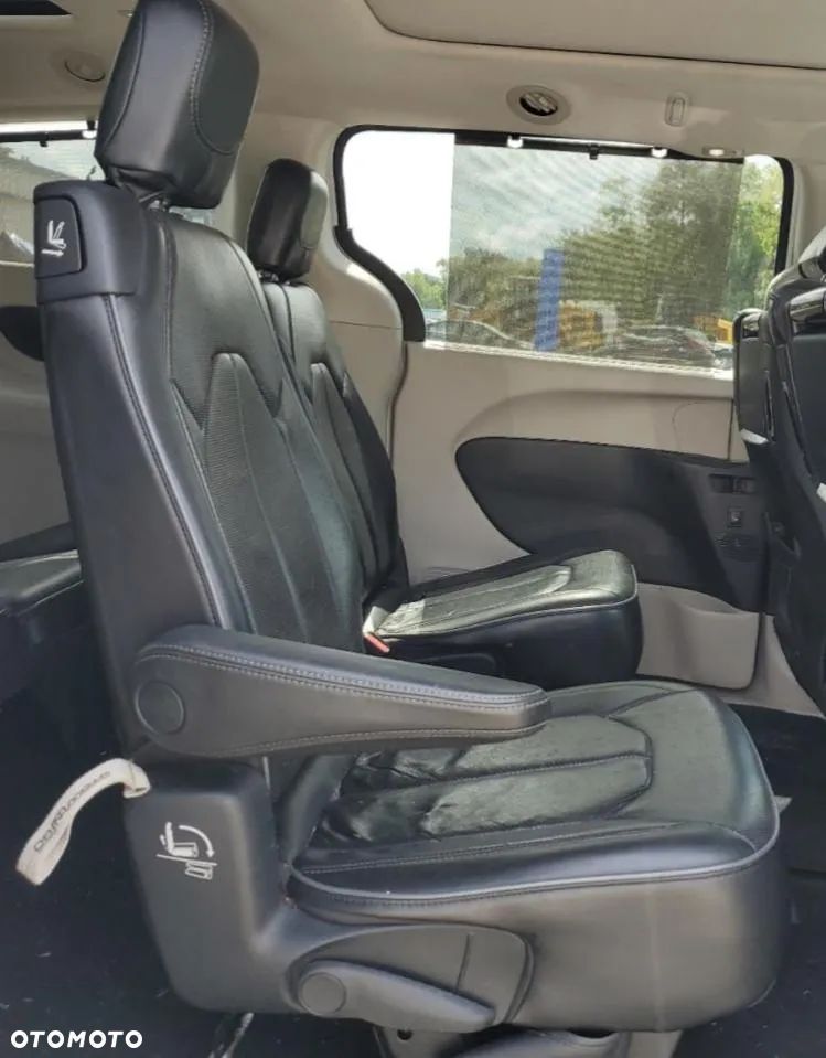 Chrysler Pacifica - 12