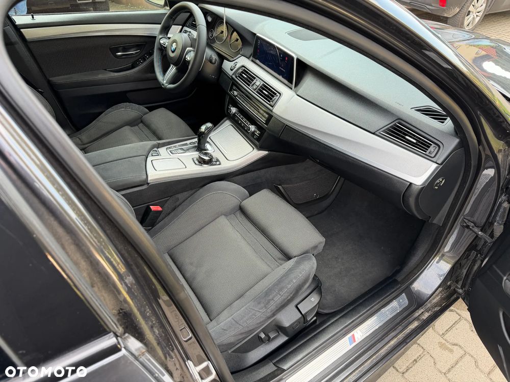 BMW Seria 5 530d xDrive Sport-Aut - 14