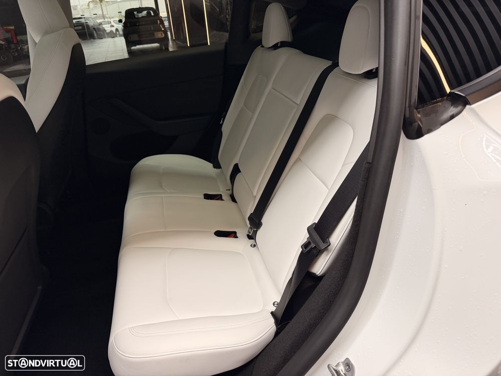 Tesla Model Y RWD - 16