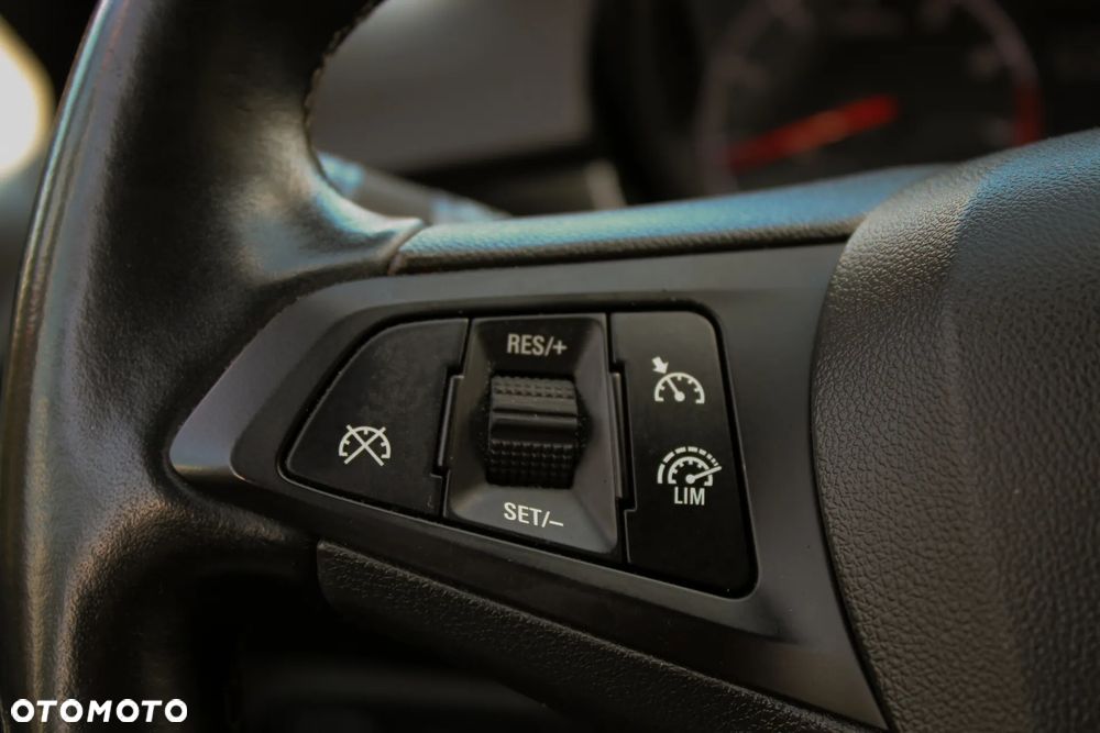 Opel Corsa 1.4 16V Cosmo - 36