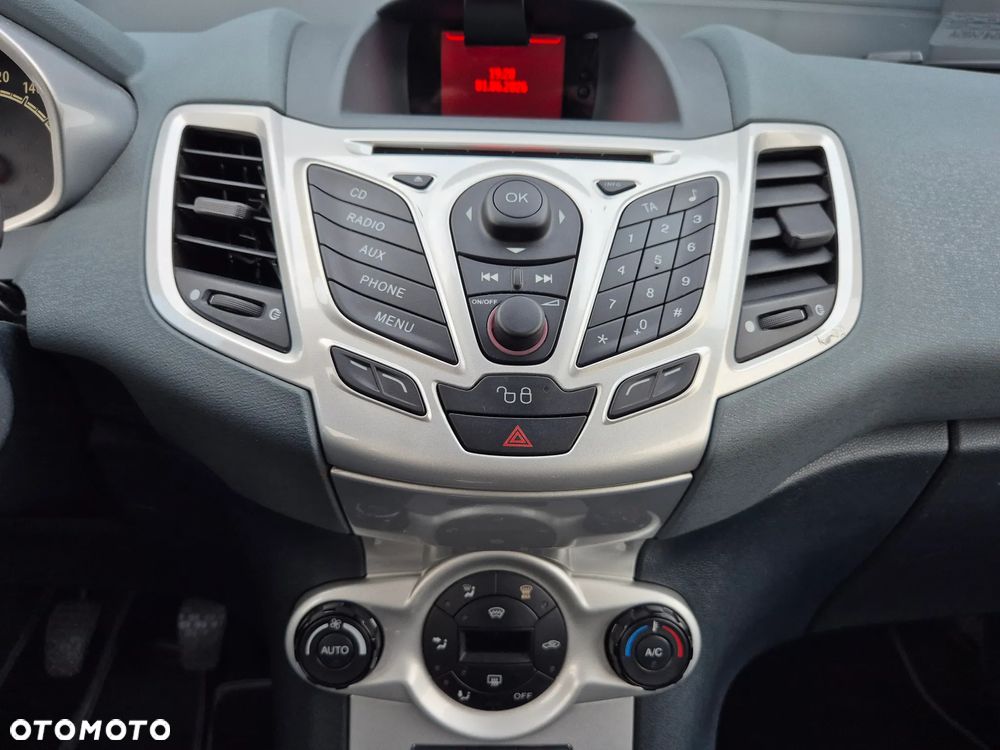 Ford Fiesta 1.25 Ghia - 17