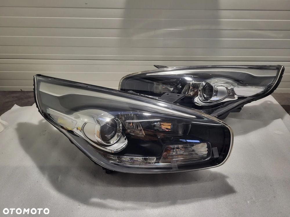 KIA Carens IV SOCZEWKA Z LED KOMPLET LAMP PRZEDNICH - 1