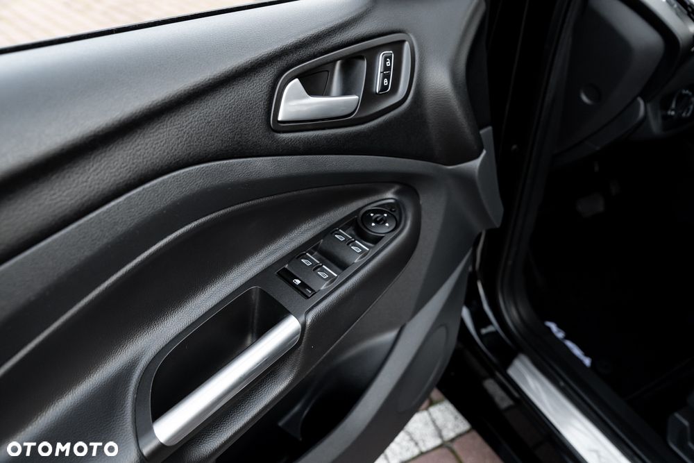 Ford Kuga 2.0 EcoBlue 4x4 TITANIUM - 19