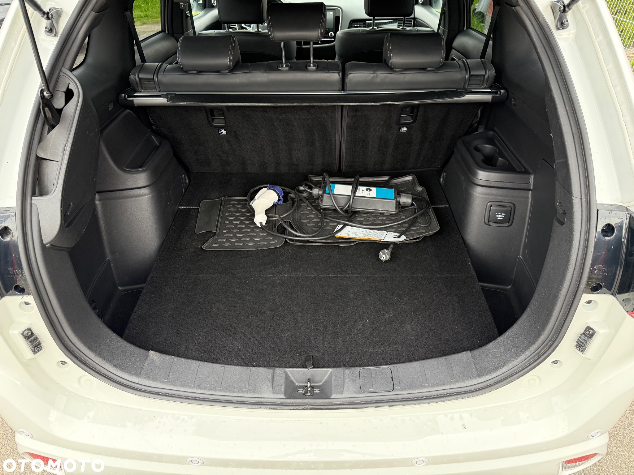 Mitsubishi Outlander 2.4 4WD Plug-In Hybrid Top - 12
