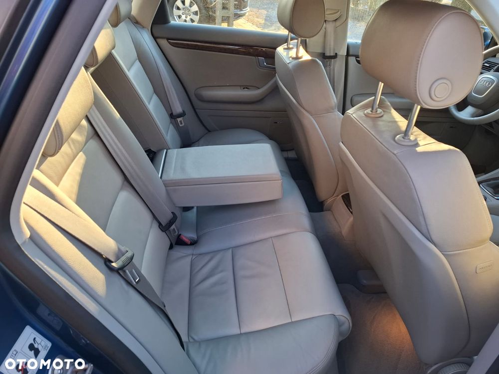 Audi A4 Limousine 2.0 T FSI quattro - 13