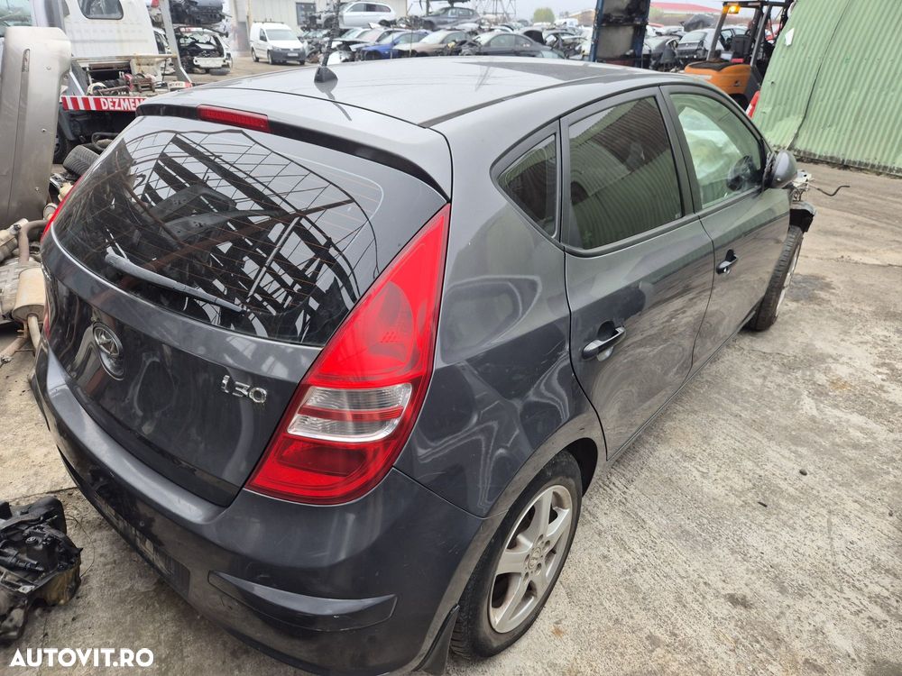 Dezmembram Hyundai i30 2009 1.4 Benzina G4FA - 2