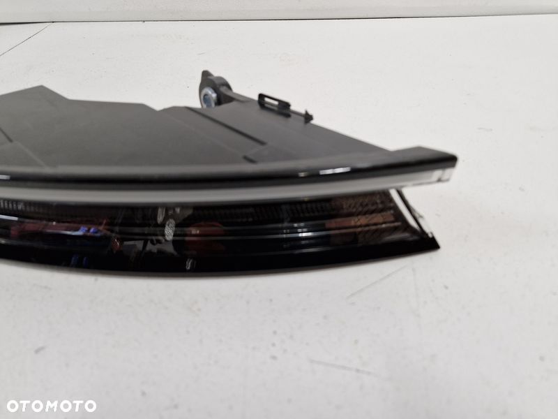 PORSCHE TAYCAN 9J1 LAMPA LEWY TYŁ TYLNA LEWA 9JA945095A - 2