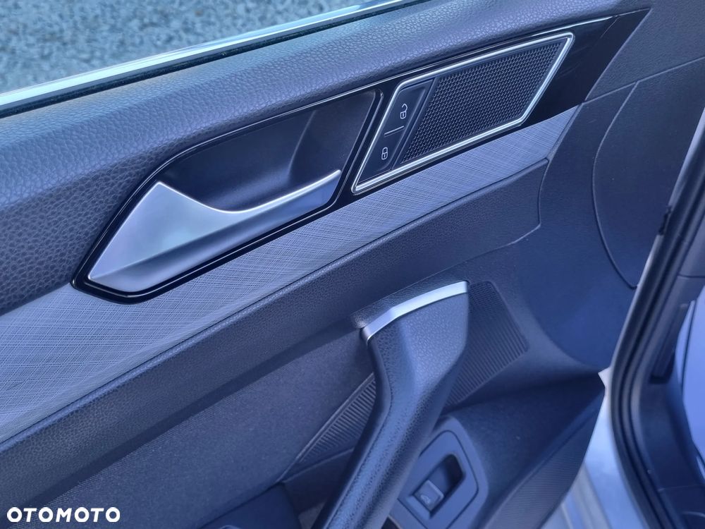 Volkswagen Passat - 25