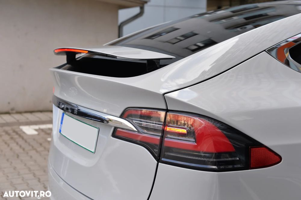 Tesla Model X - 4