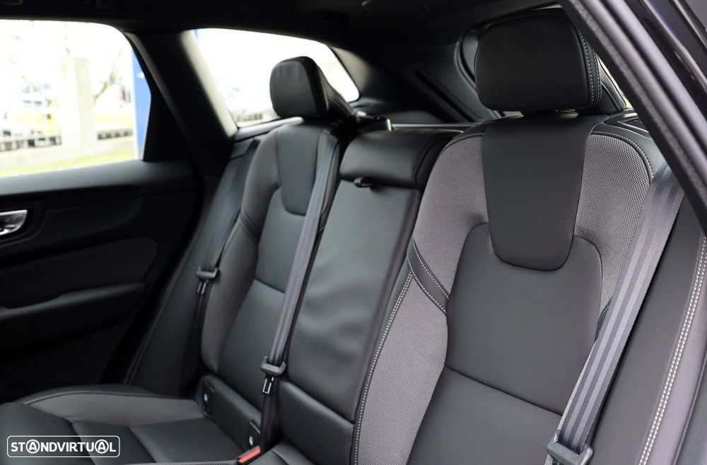 Volvo XC 60 2.0 T6 PHEV Black Edition AWD - 10