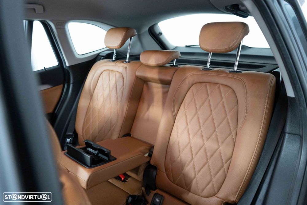 BMW X1 25 e xDrive Corporate Edition - 11