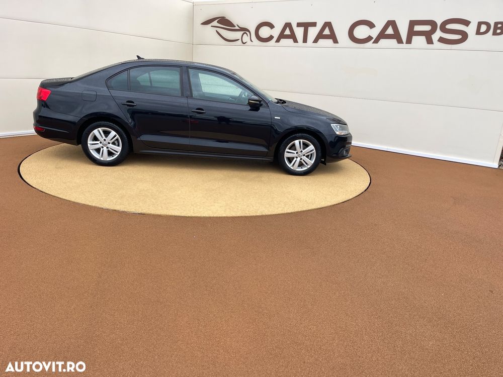Volkswagen Jetta 1.6 TDI DSG Comfortline - 19