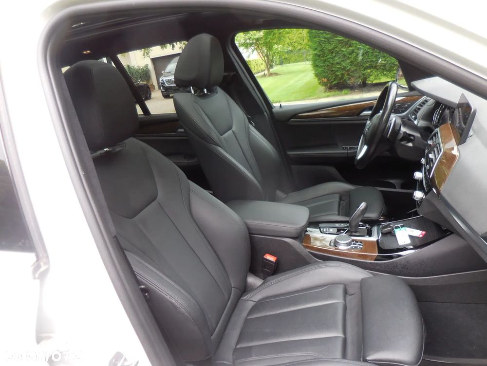 BMW X3 xDrive30i Advantage - 25