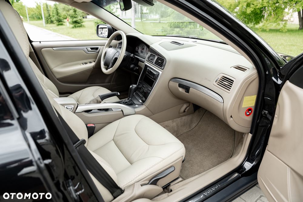 Volvo XC 70 AWD Momentum - 26