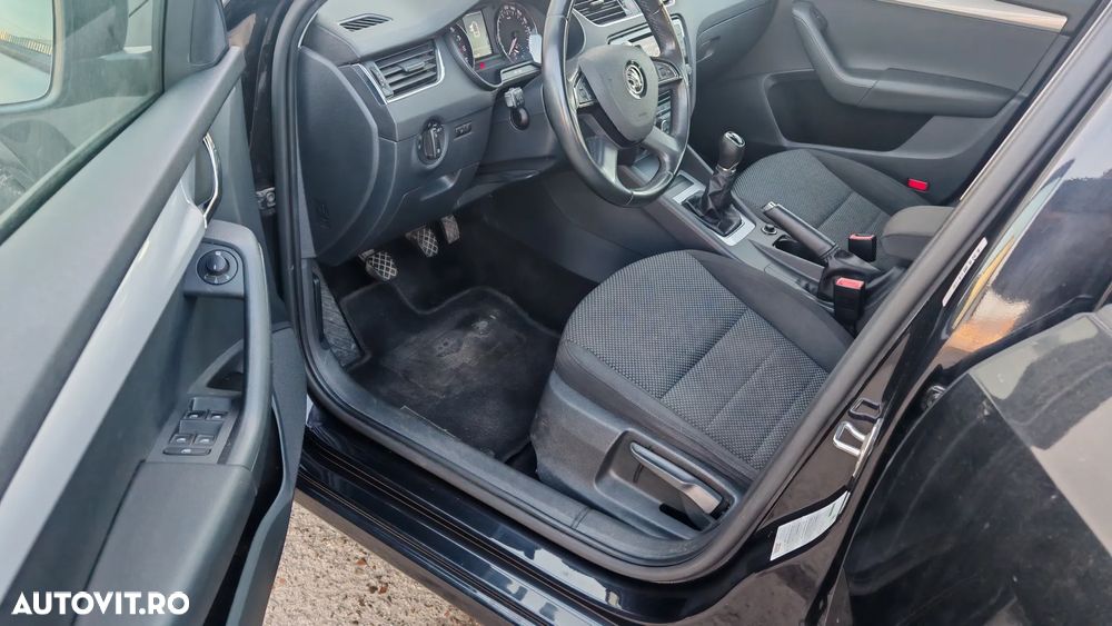 Skoda Octavia Combi 2.0 TDI Style - 2