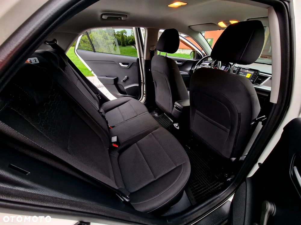 Kia Rio 1.4 L - 21