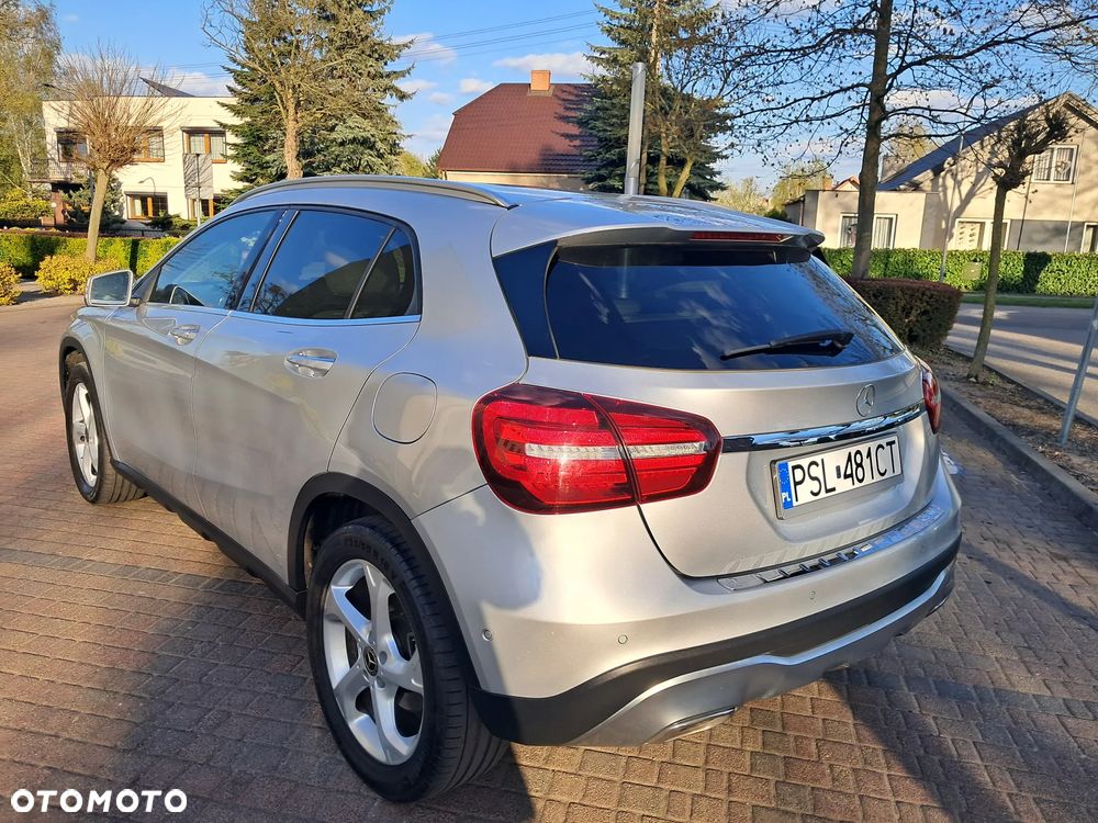 Mercedes-Benz GLA 180 7G-DCT - 4