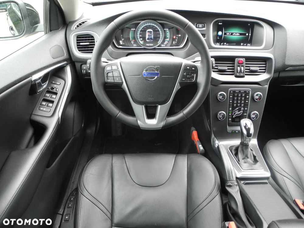 Volvo V40 D4 Geartronic Momentum - 6