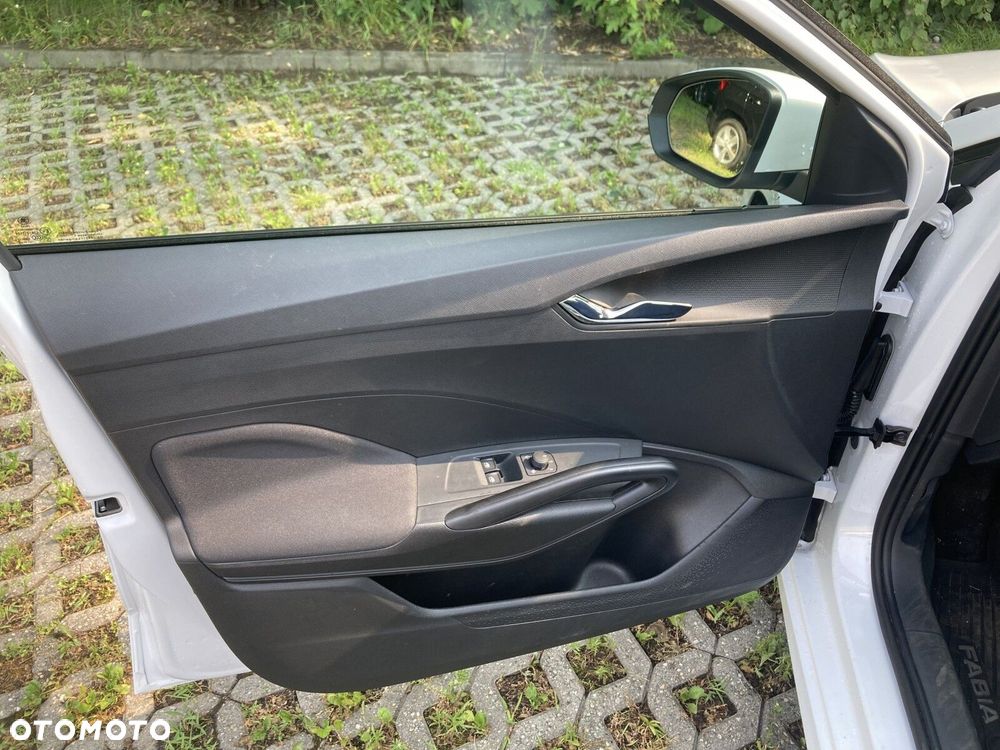 Skoda Fabia 1.0 TSI Selection DSG - 27
