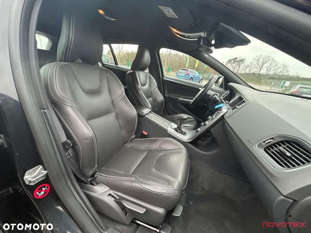 Volvo V60 T3 Momentum - 14