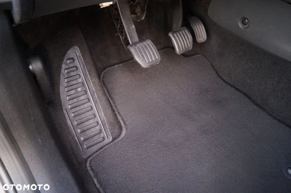 Ford Mondeo 1.6 TDCi Champions Edition - 36