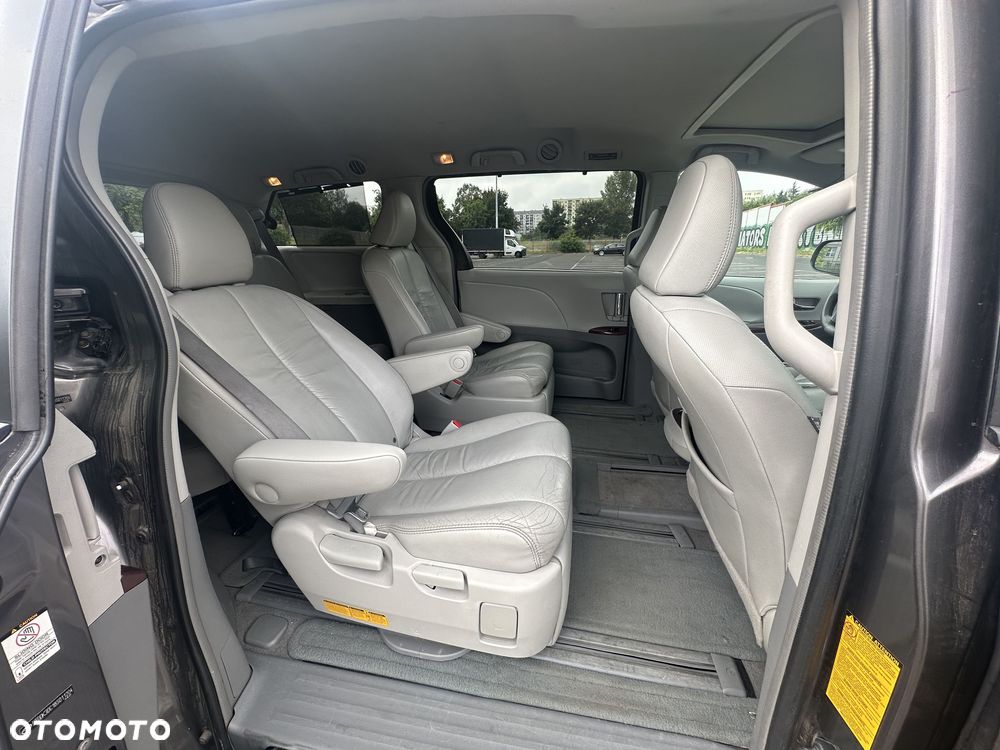 Toyota Sienna 3.5 XLE AWD - 11