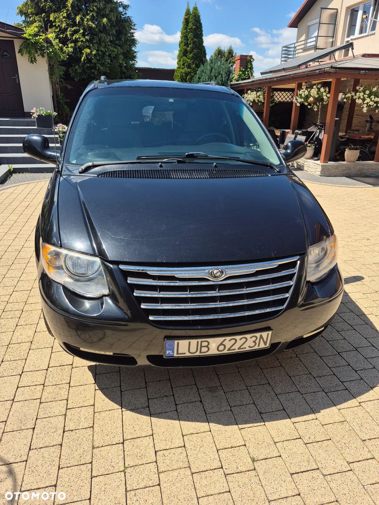 Chrysler Town & Country - 1