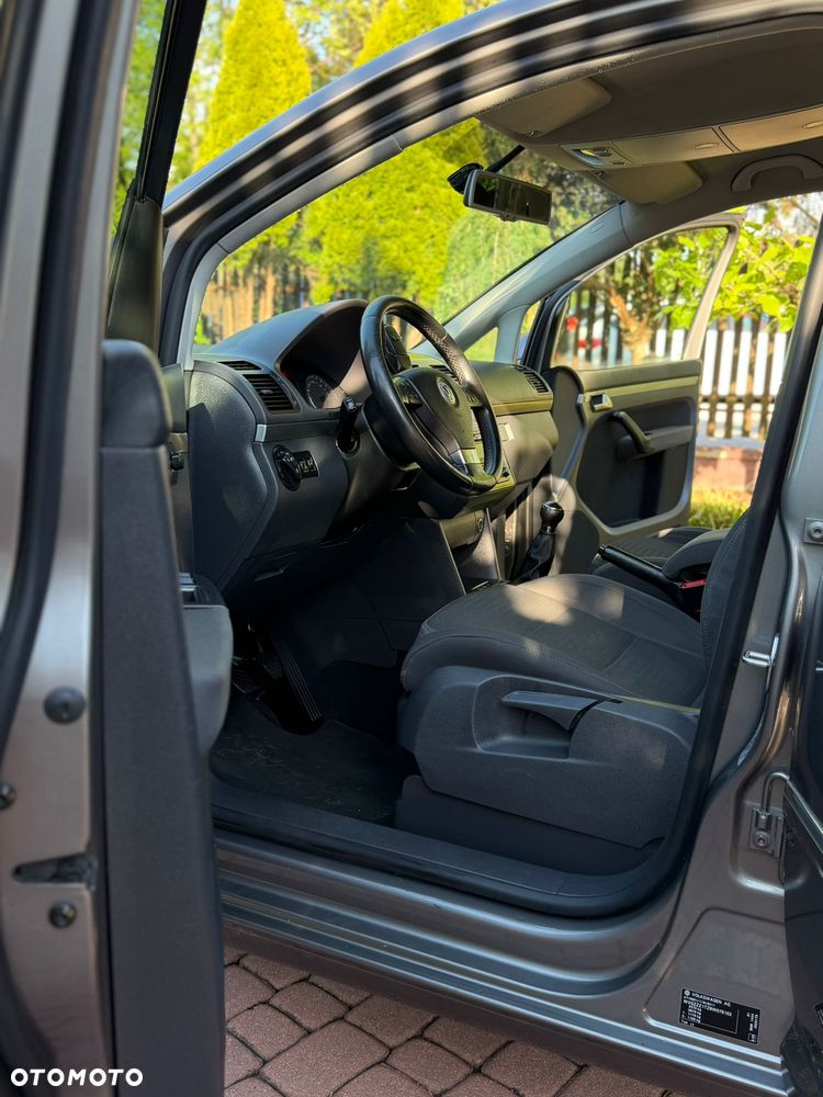 Volkswagen Touran 2.0 TDI DPF Highline - 32