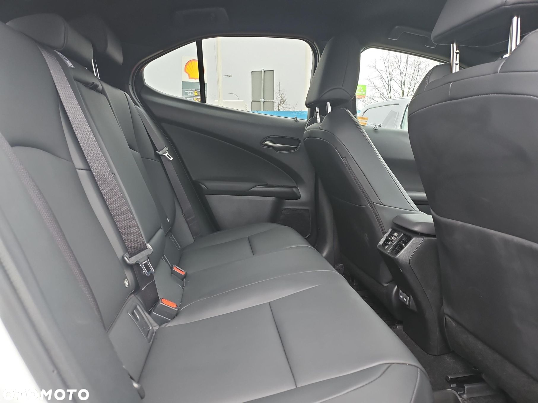 Lexus UX - 10